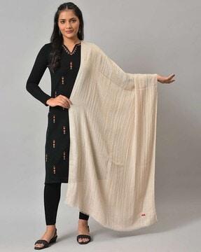 women shawl with fringes