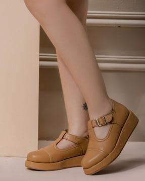 women shoes with buckle closure