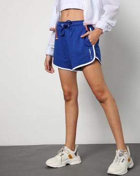 women shorts with insert pockets