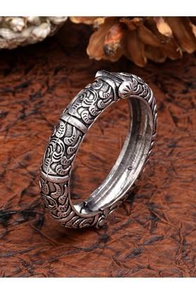 women silver-toned german silver oxidised kada bangle