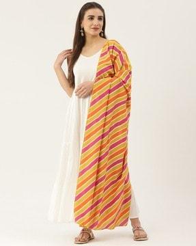 women sleeveless tiered dress with dupatta