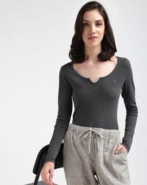 women slim fit scoop-neck top