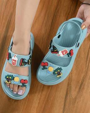 women slip-on clogs with applique