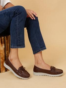 women slip-on moccasins with bow accent