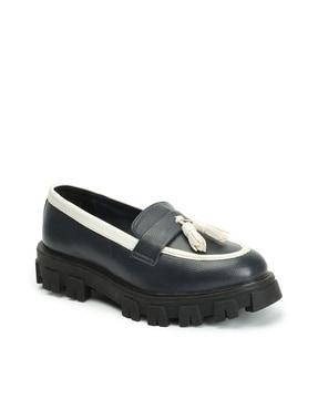 women slip-on moccasins with tasseled accent