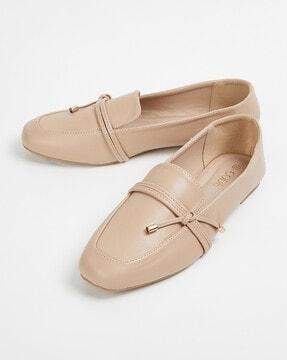 women slip-on sandals with flat heals