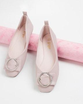 women slip-on sandals with flat heals