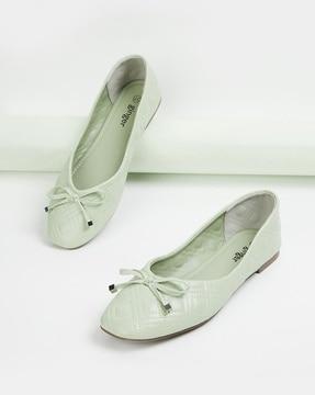 women slip-on sandals with flat heals