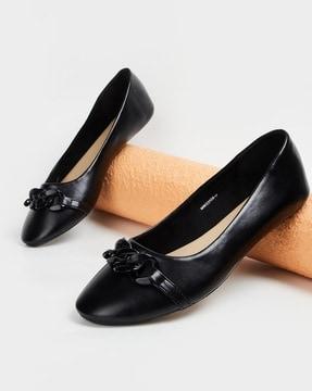 women slip-on sandals with flat heals