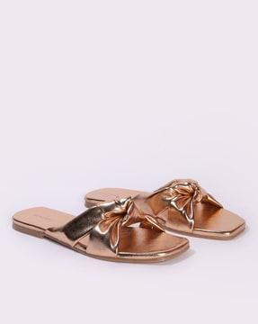 women slip-on sandals with knot accent