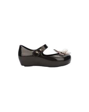 women slip-on sandals with velcro fastening