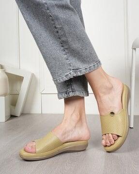 women slip-on sandals