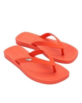 women slip-on t-strap flip-flops