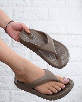 women slip-on thong-strap flip-flops