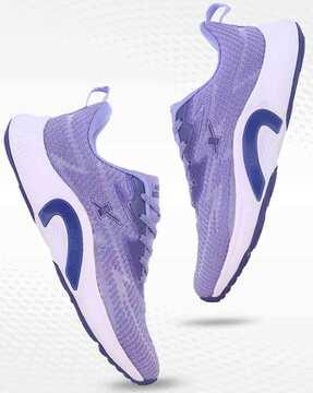 women sports shoes with knitted upper