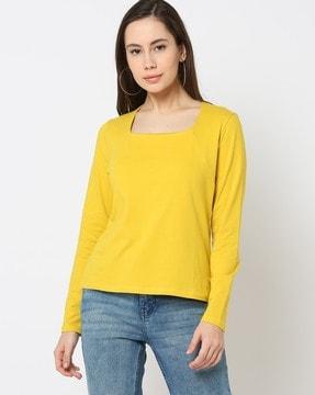 women square-neck t-shirt