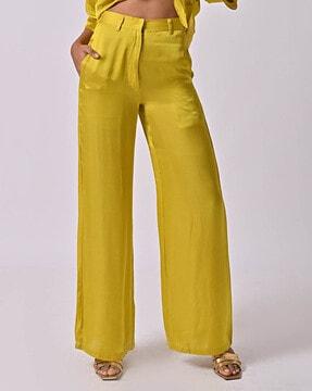 women straight fit pants with insert pockets