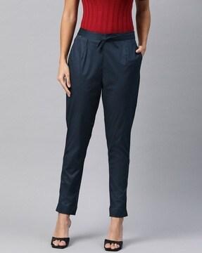 women straight fit pants with insert pockets