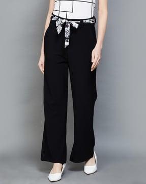 women straight fit pants with insert pockets