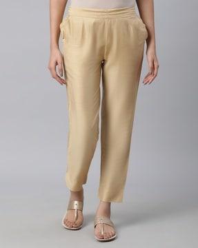 women straight fit pants with insert pockets