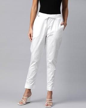 women straight fit pants with insert pockets