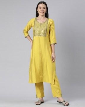 women straight kurta set with embroidery