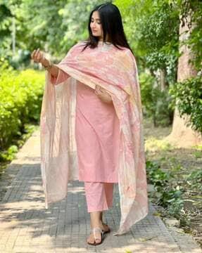 women straight kurta set with printed dupatta