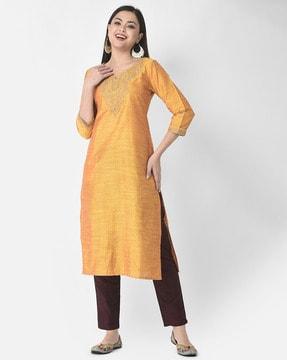 women straight kurta with 3/4th sleeves