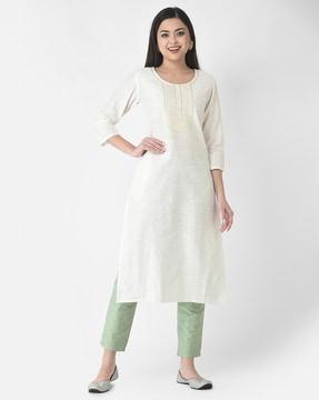 women straight kurta with 3/4th sleeves