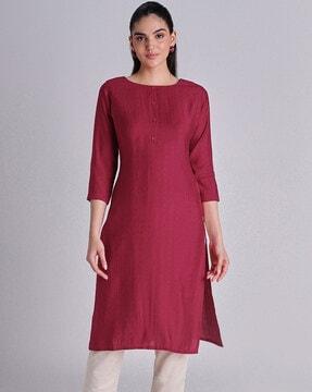 women straight kurta with button accent