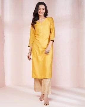 women straight kurta with embroidery