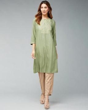 women straight kurta with patch-work