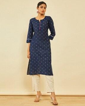 women straight kurta with woven motifs