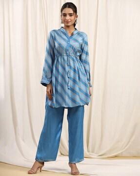 women striped a-line kurta with pants