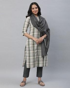 women striped dupatta with fringes