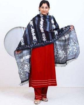 women striped dupatta with tassels