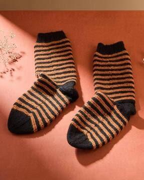 women striped everyday socks