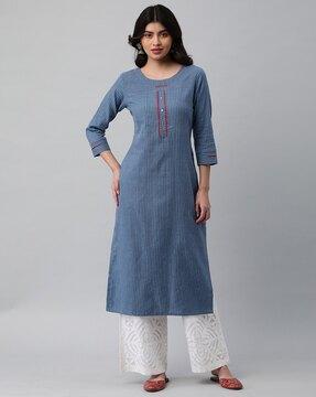 women striped round-neck straight kurta