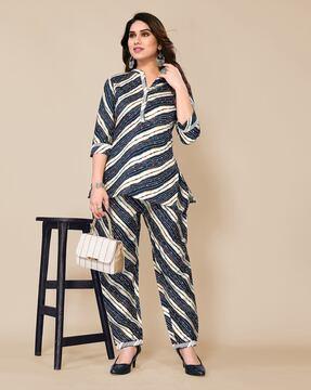 women striped straight kurta with pants