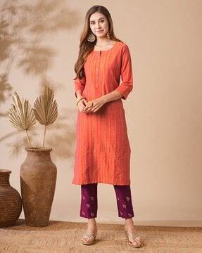 women striped straight kurta with pants