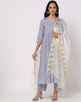 women striped zari dupatta