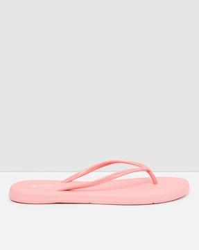 women t-strap flip-flops