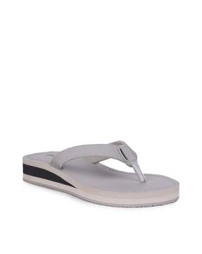 women t-strap flip-flops