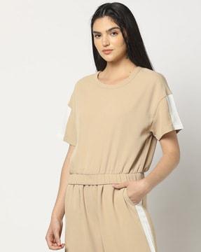 women tailored fit round-neck top