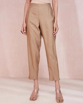 women tapered fit pants with inseert pockets
