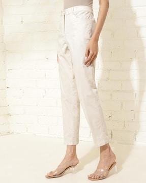 women tapered fit pants with inseert pockets