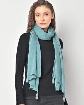 women textured scarf with tassel accent