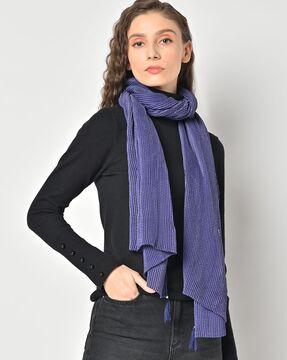 women textured scarf with tassel accent