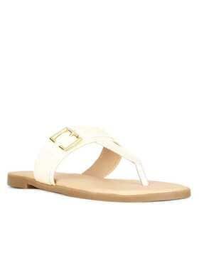 women thong-strap sandals with buckle accent