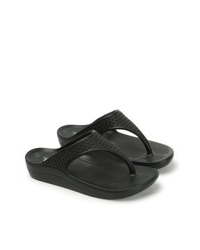 women thong-strap slip-on flip flops